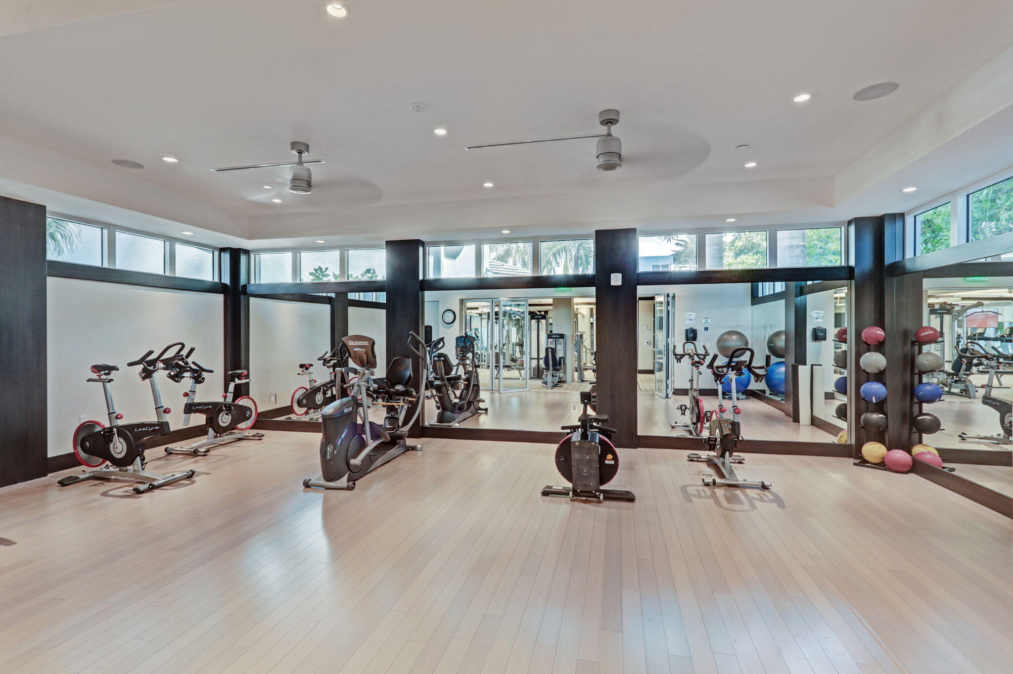 2 Water Club Way 2001