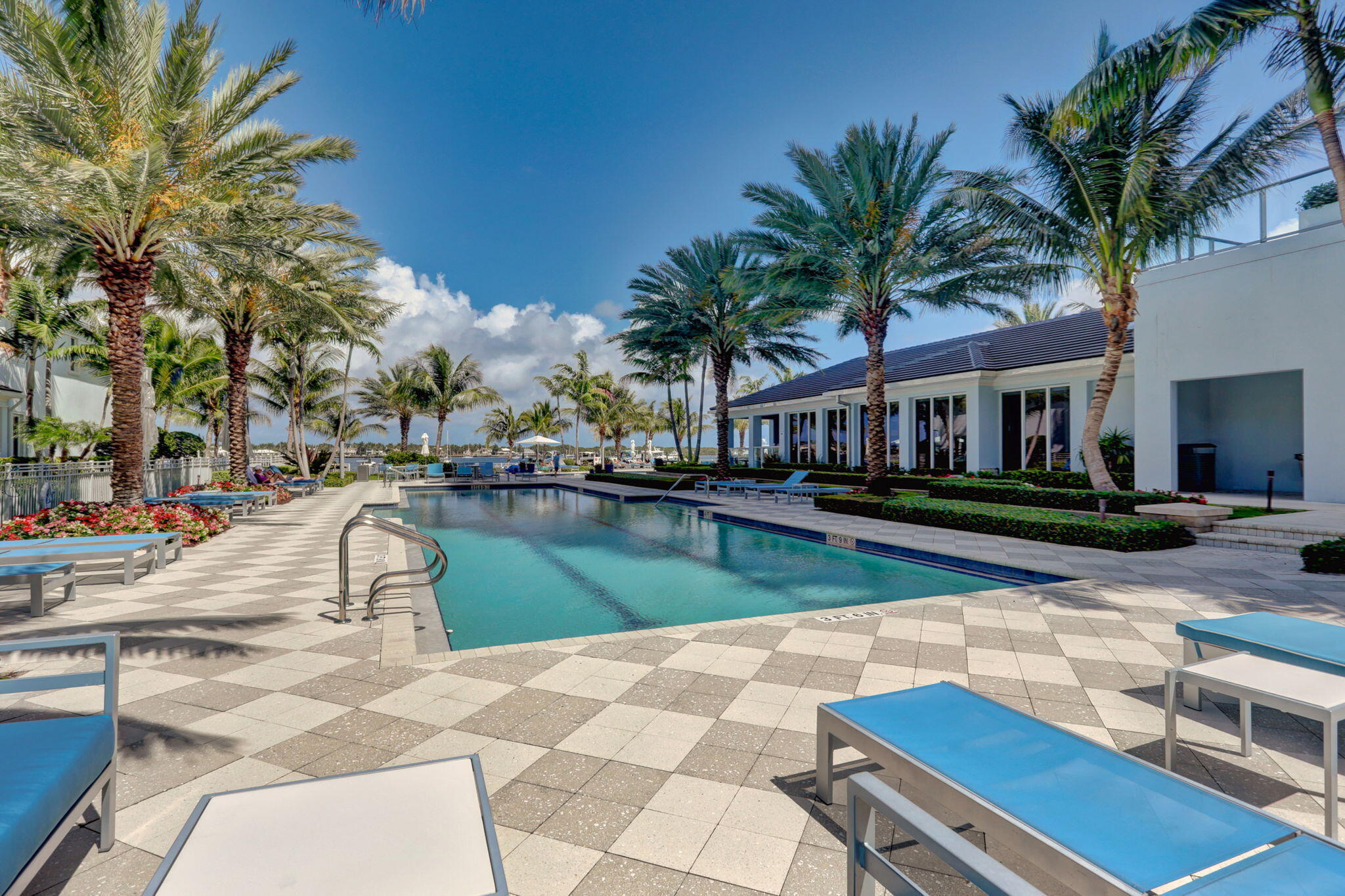 2 Water Club Way 2001