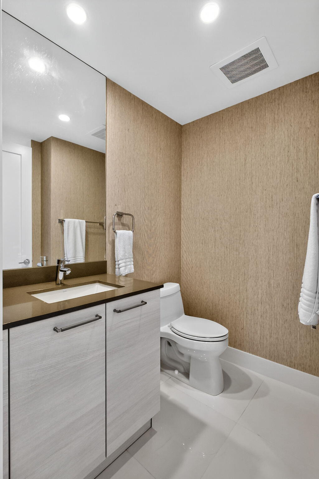 2 Water Club Way 2001