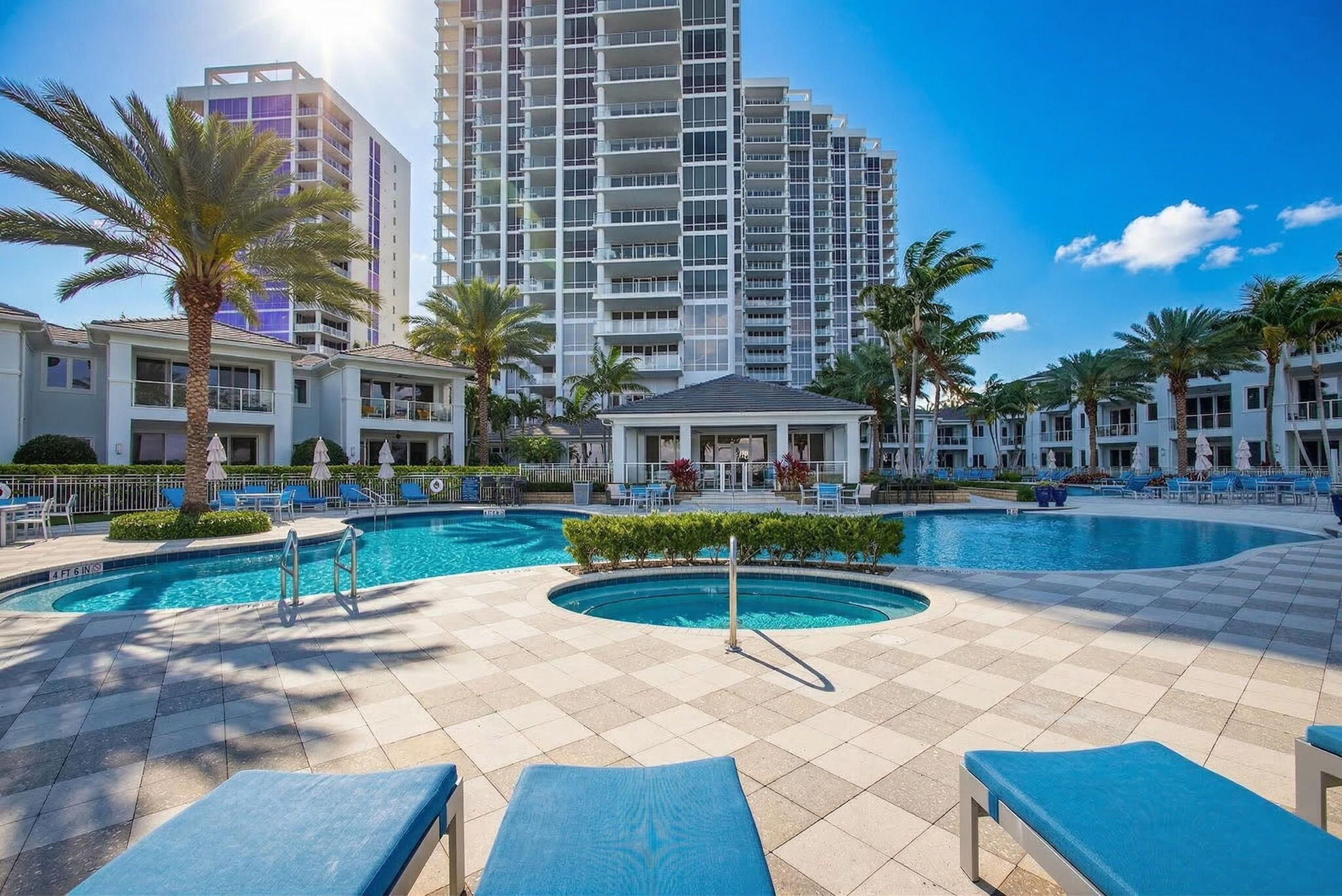 2 Water Club Way 2001