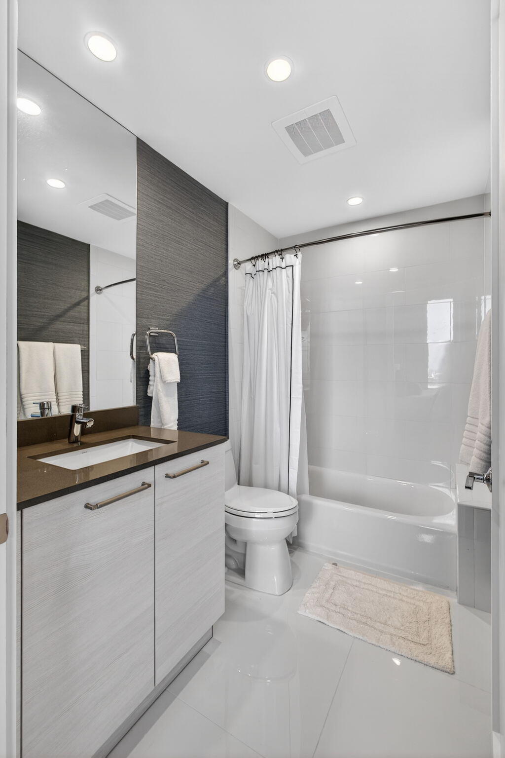 2 Water Club Way 2001