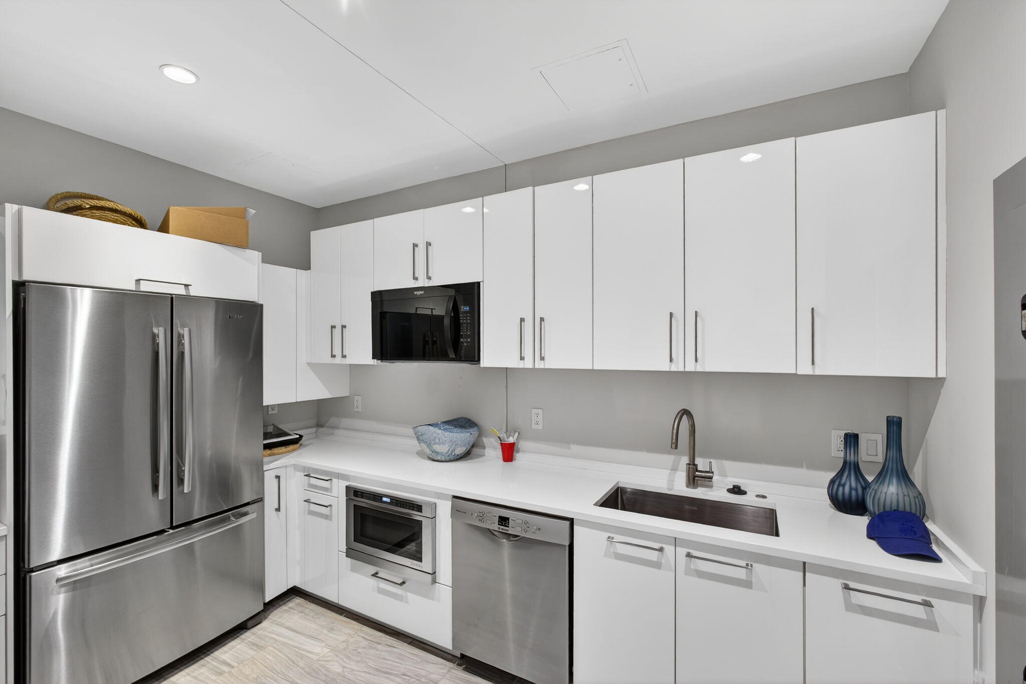 2 Water Club Way 2001