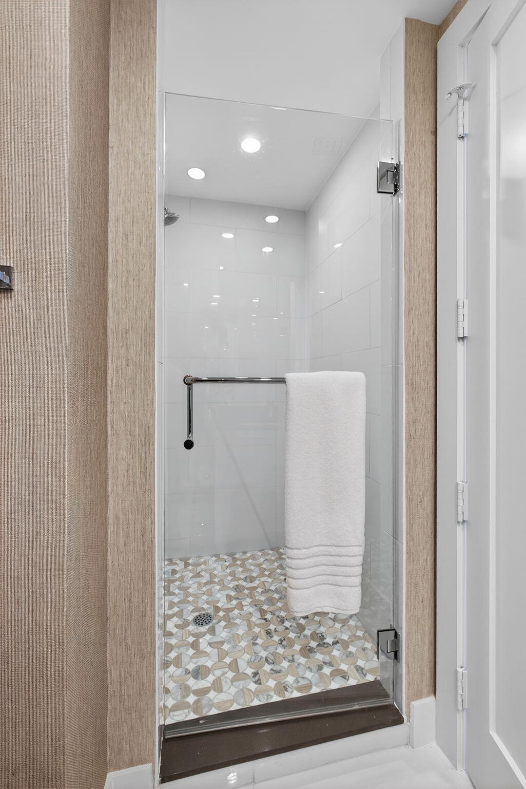 2 Water Club Way 2001