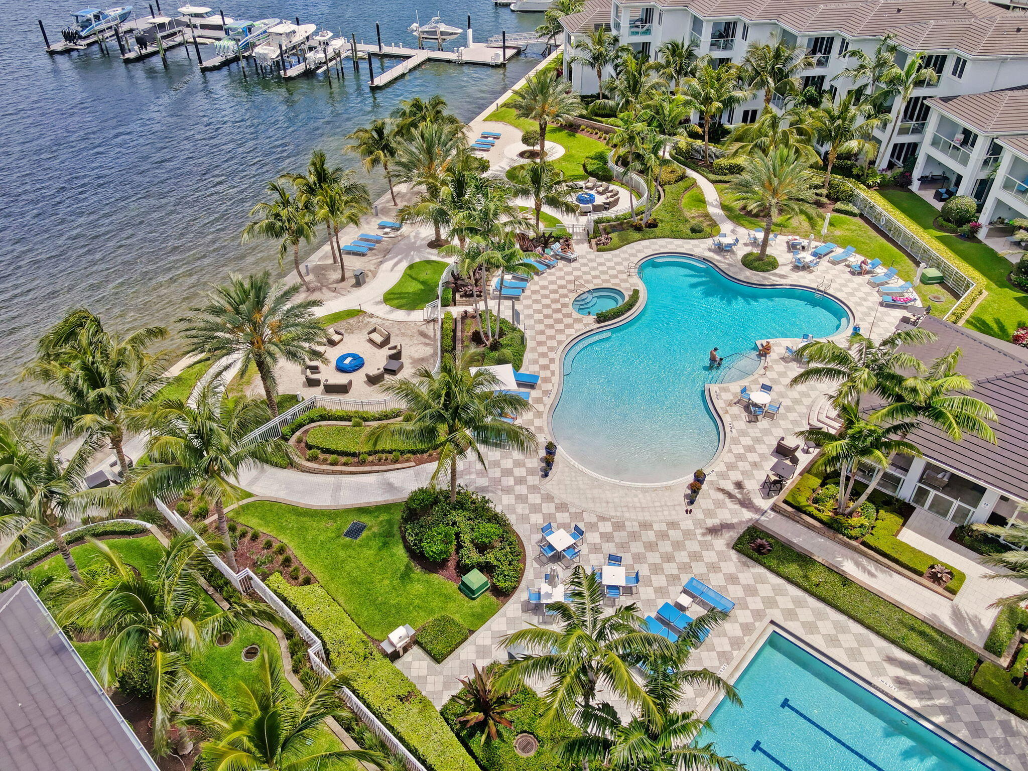 2 Water Club Way 2001