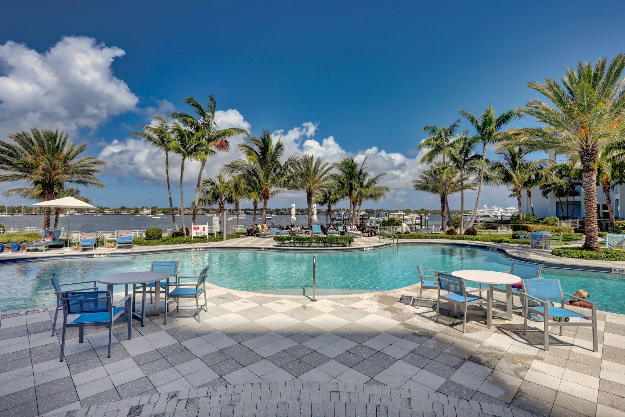 2 Water Club Way 2001