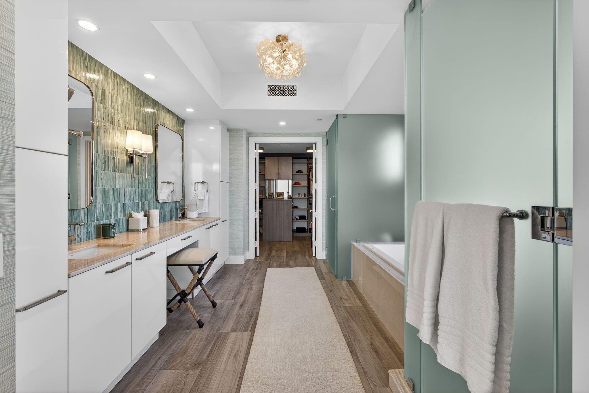 2 Water Club Way 2001