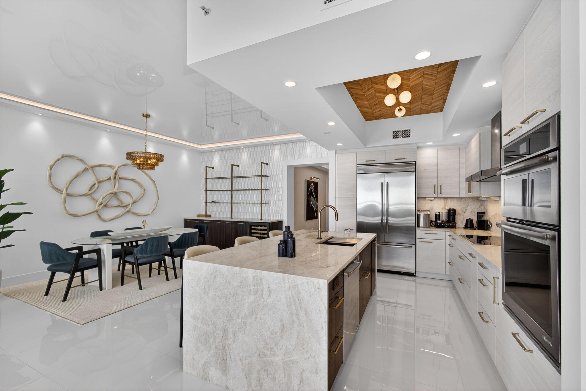 2 Water Club Way 2001