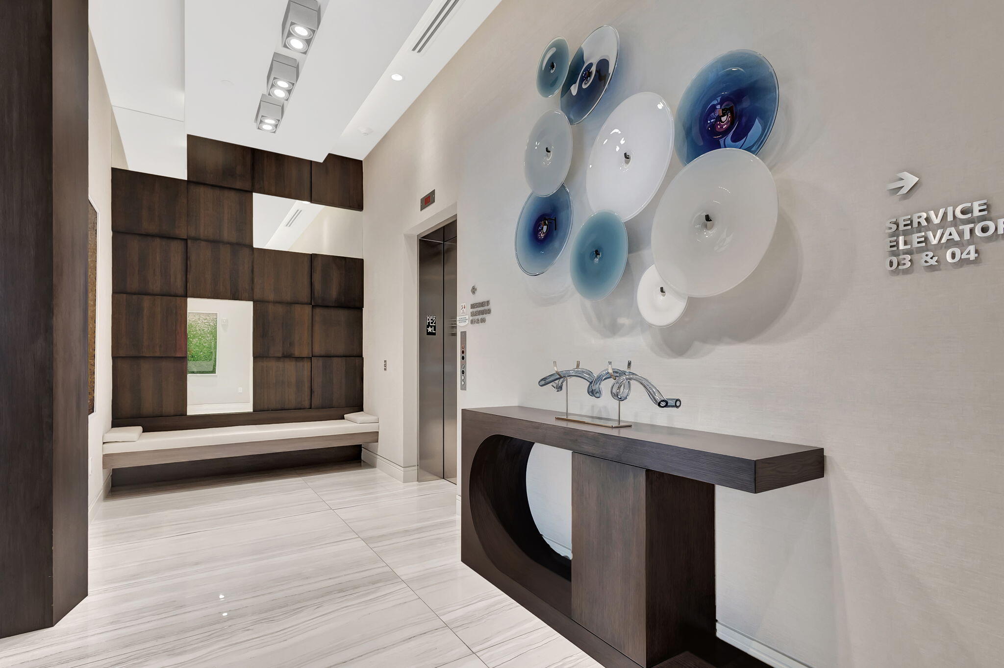 2 Water Club Way 2001