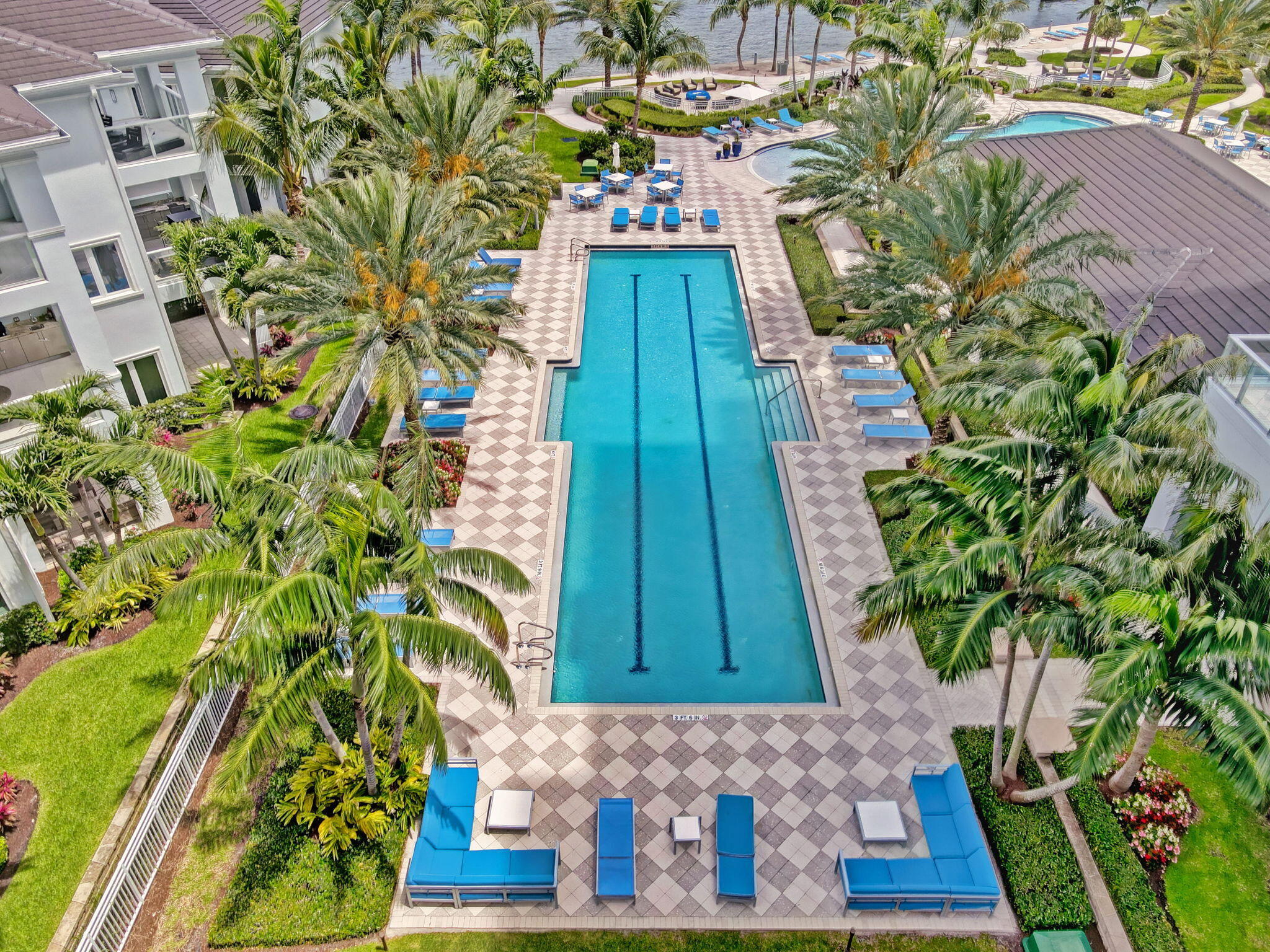 2 Water Club Way 2001