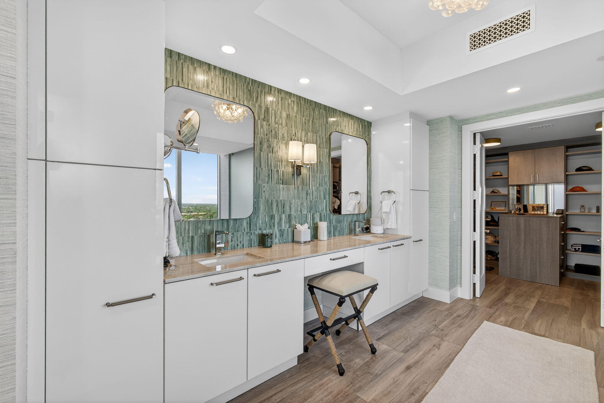 2 Water Club Way 2001