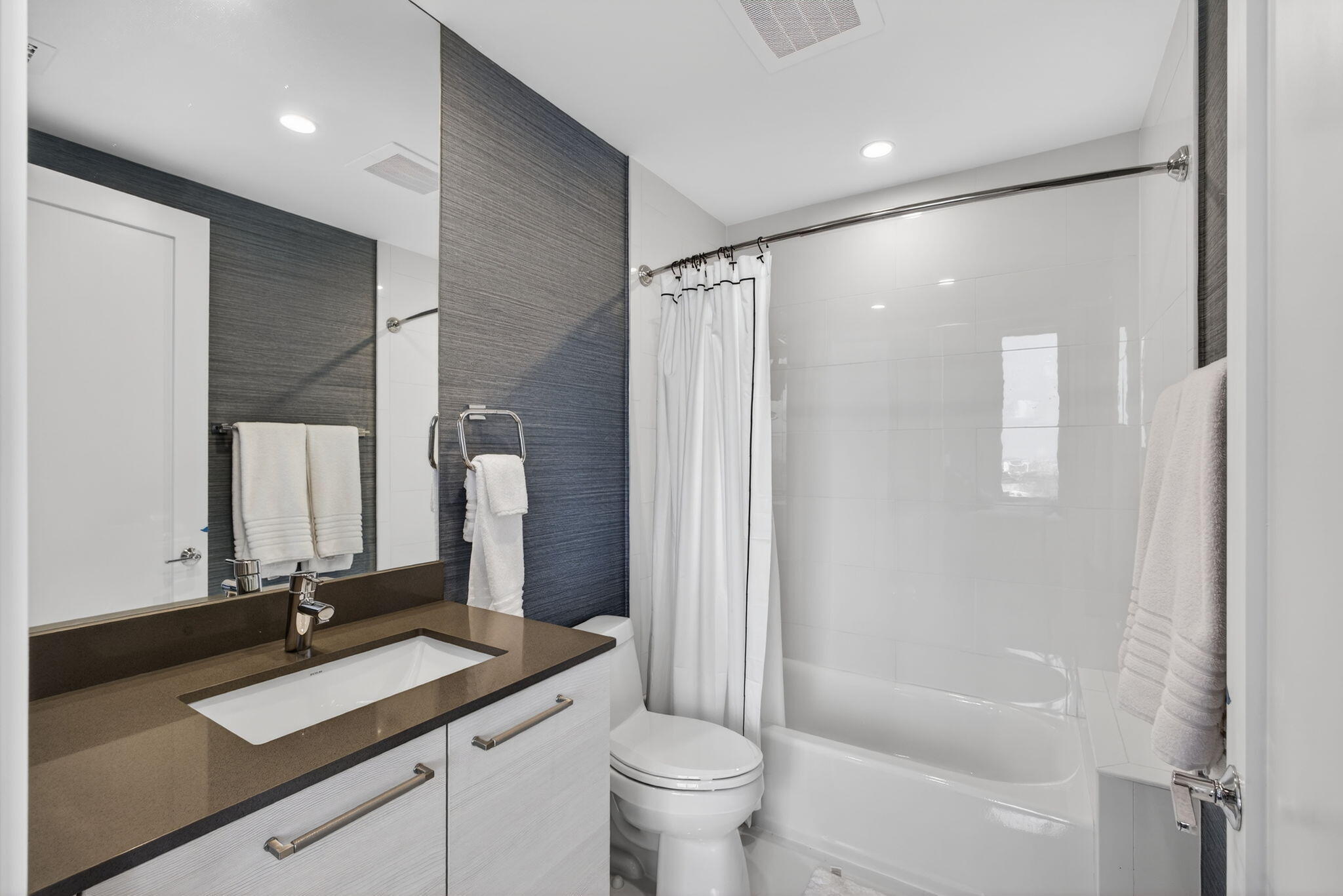 2 Water Club Way 2001