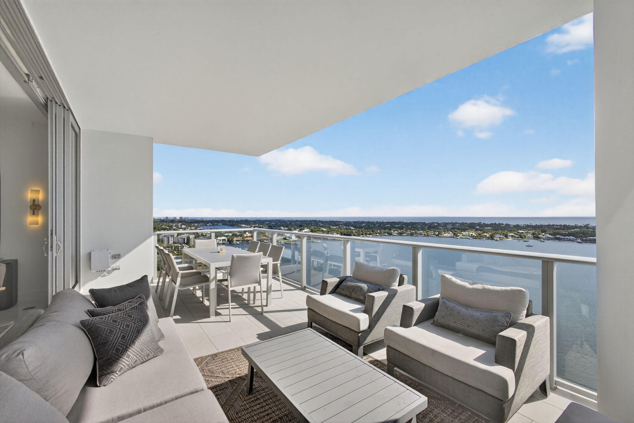 2 Water Club Way 2001