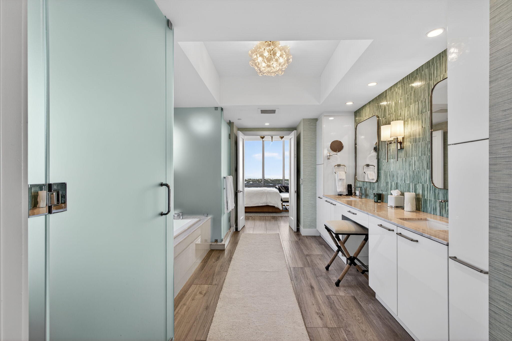 2 Water Club Way 2001