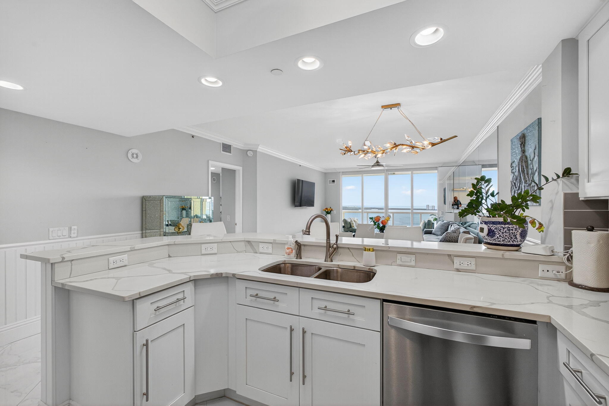 2650 Lake Shore 2303