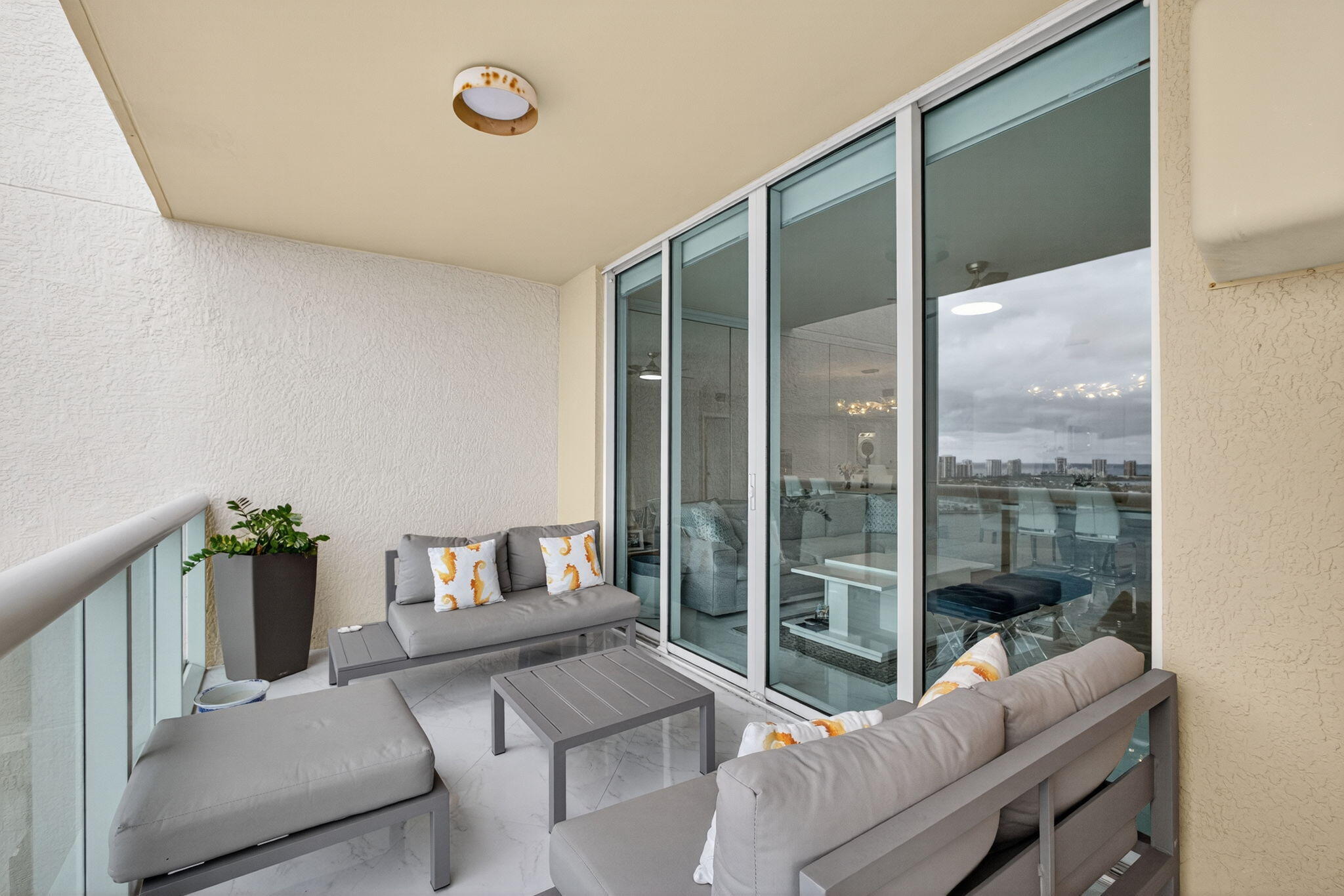 2650 Lake Shore 2303