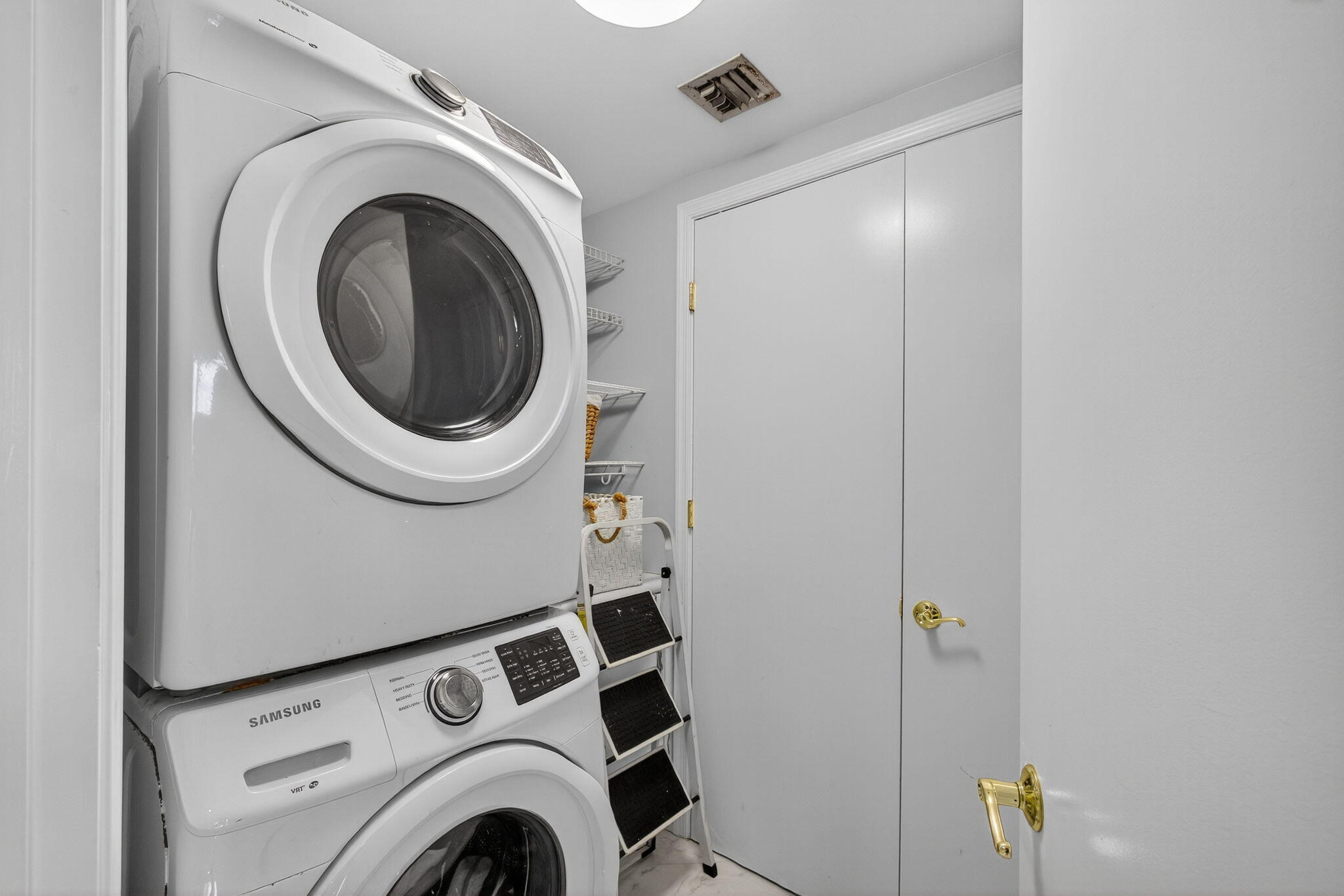 2650 Lake Shore 2303