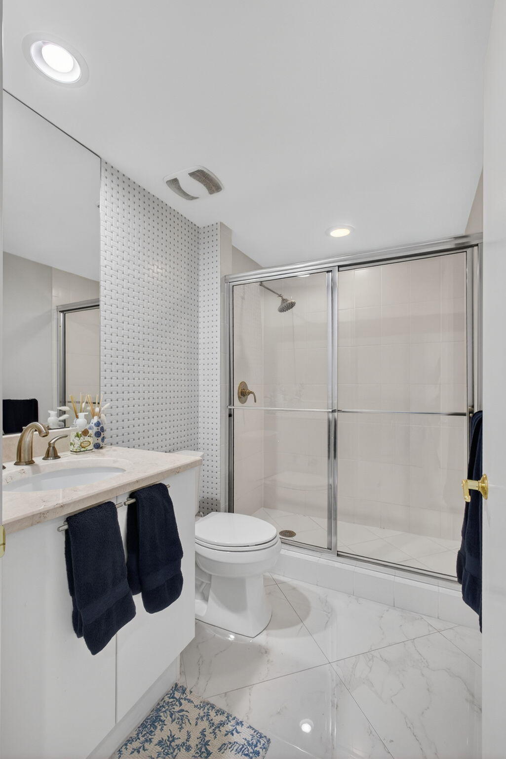 2650 Lake Shore 2303