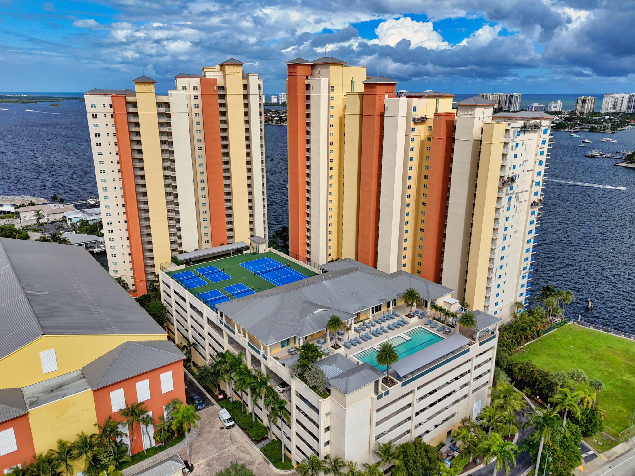 2650 Lake Shore 2303