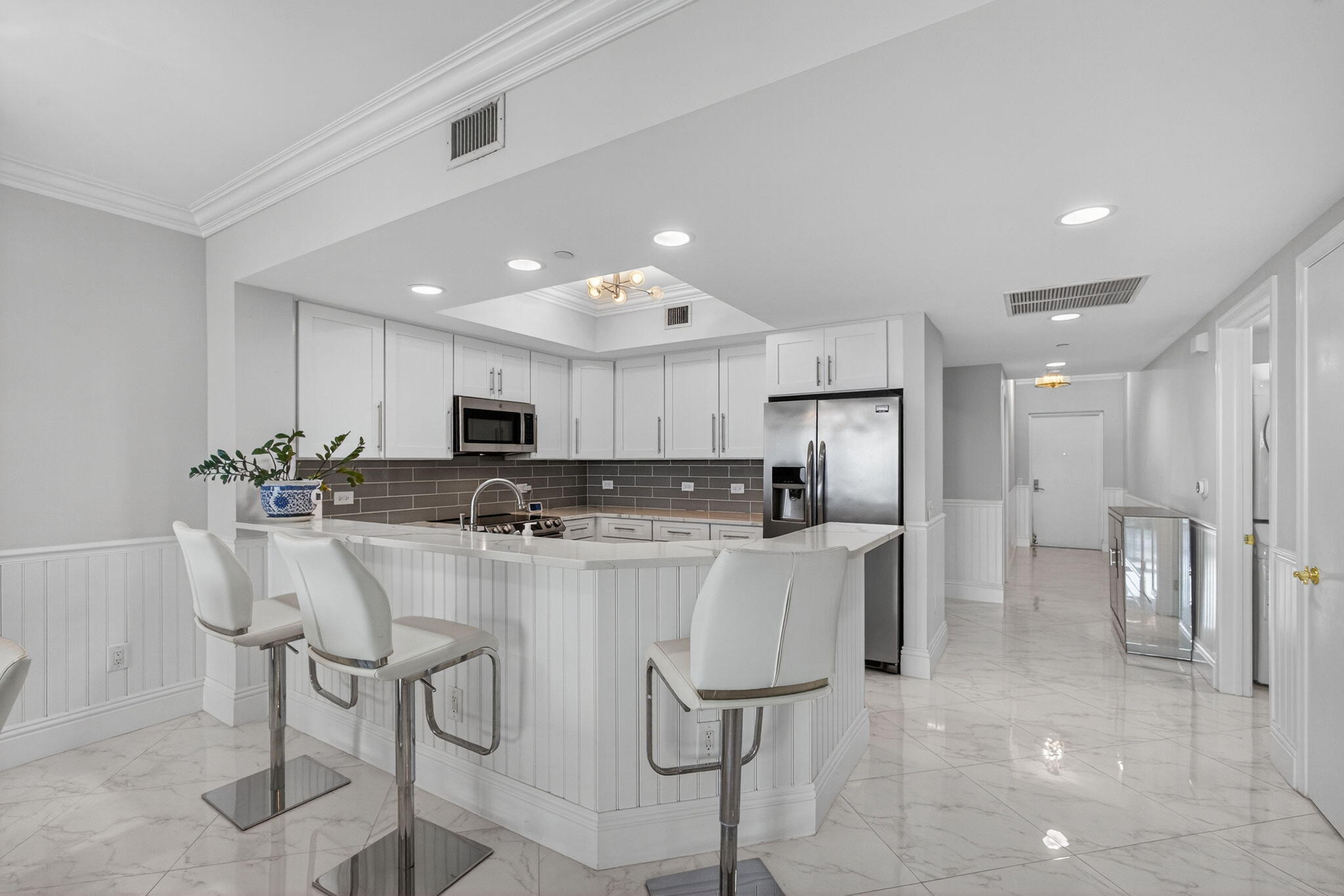 2650 Lake Shore 2303