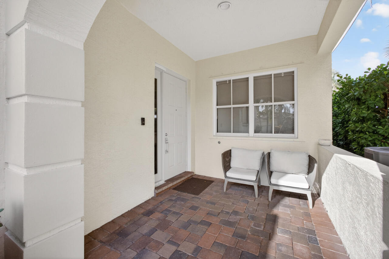251 Isle Verde Way