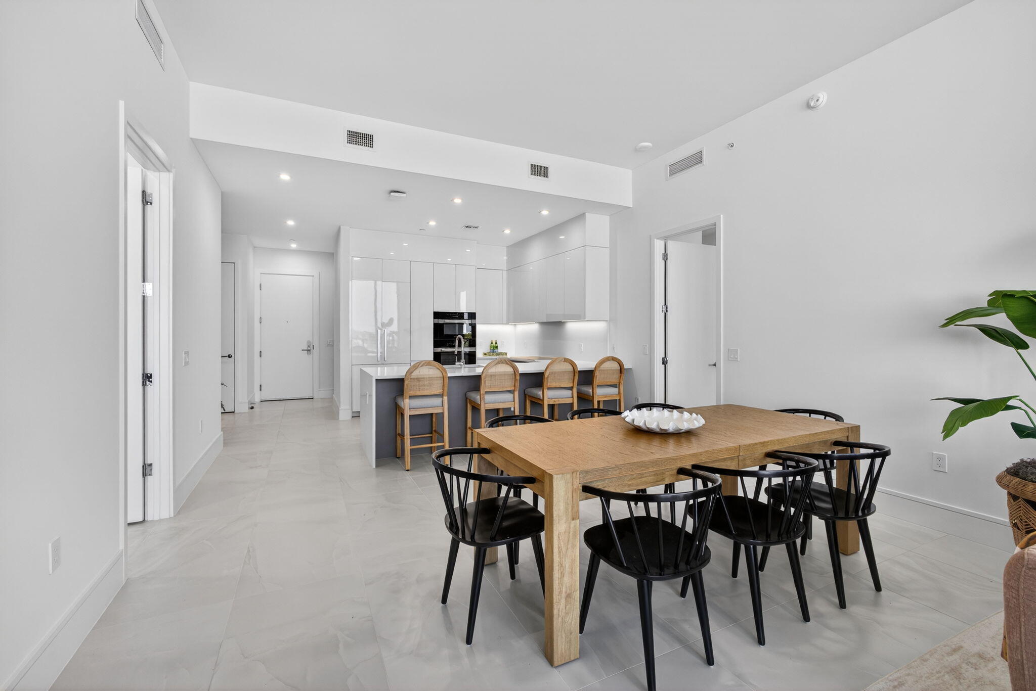 220 Lake Shore Drive 605