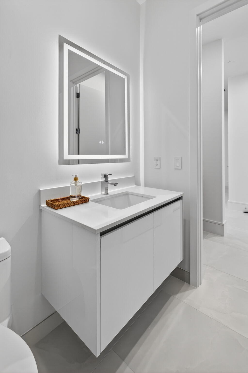 220 Lake Shore Drive 605