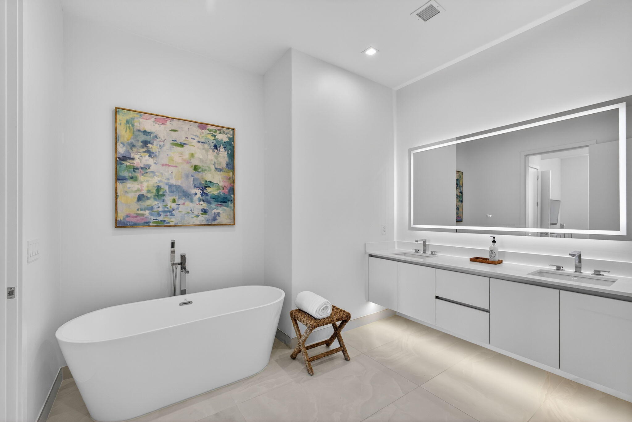 220 Lake Shore Drive 605
