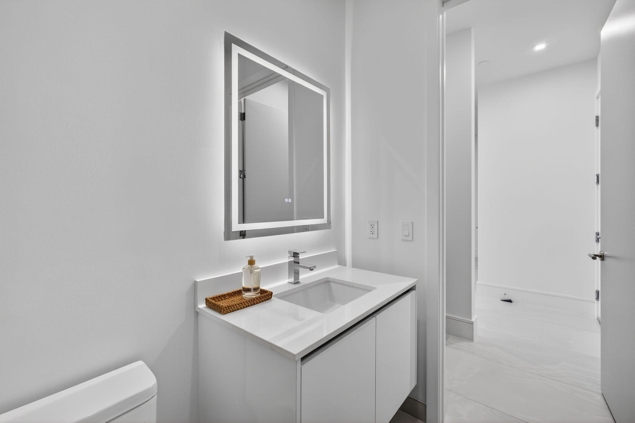 220 Lake Shore Drive 605