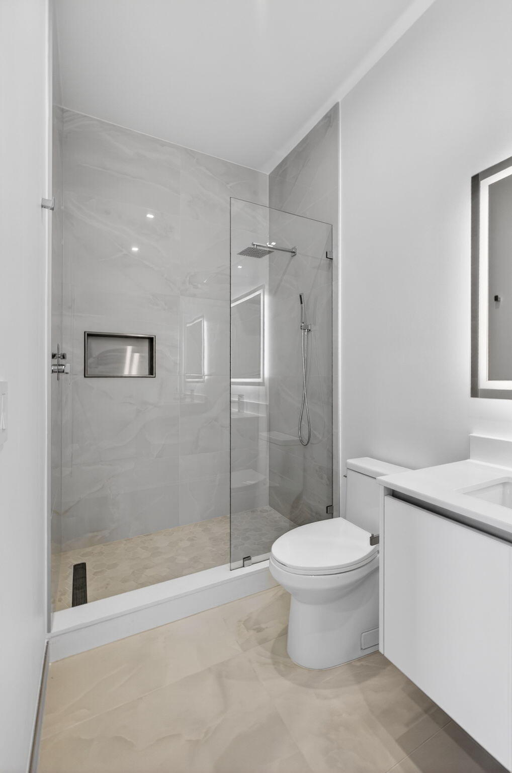 220 Lake Shore Drive 605