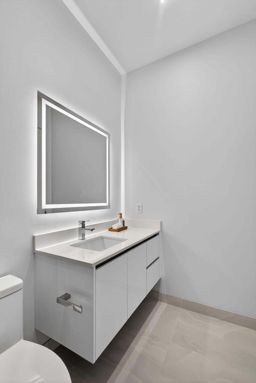 220 Lake Shore Drive 605