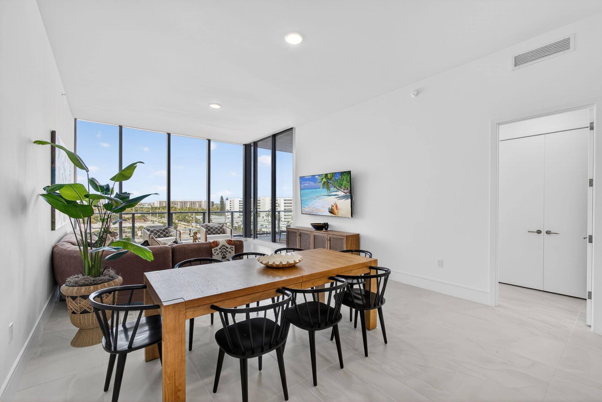 220 Lake Shore Drive 605