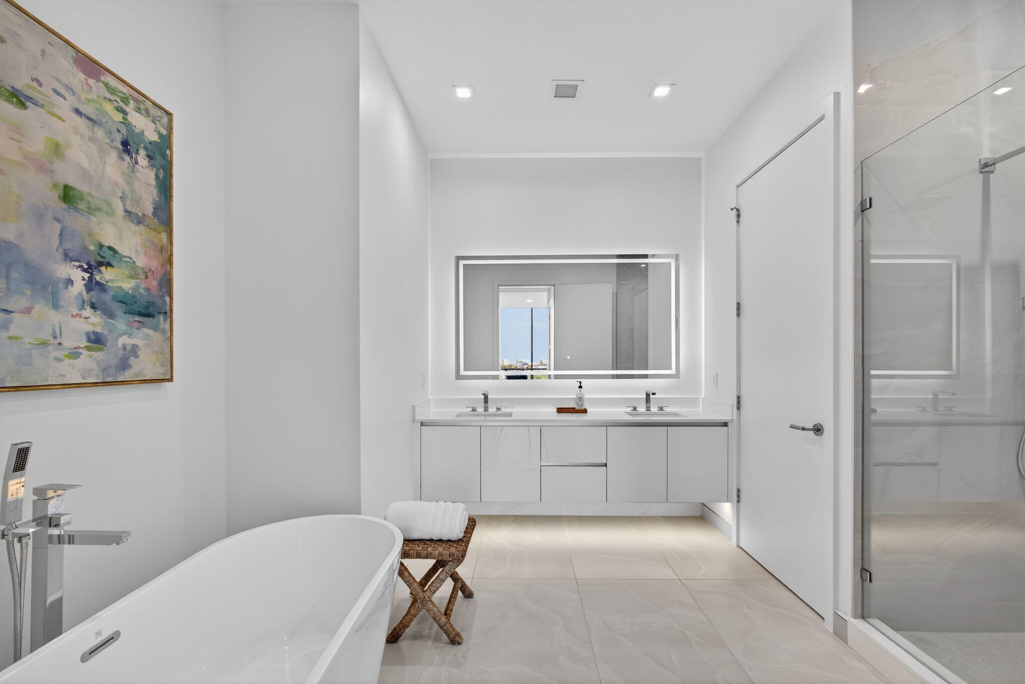 220 Lake Shore Drive 605