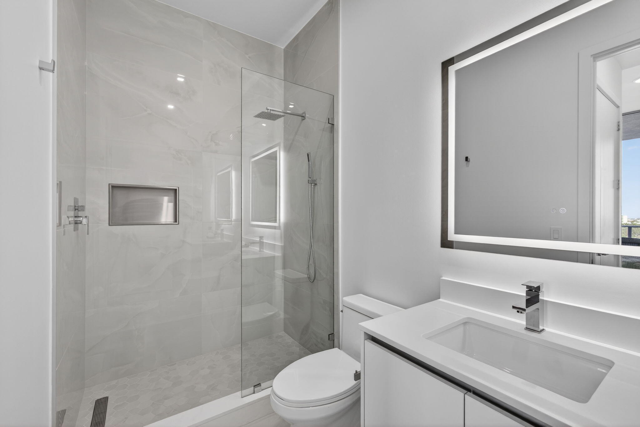 220 Lake Shore Drive 605