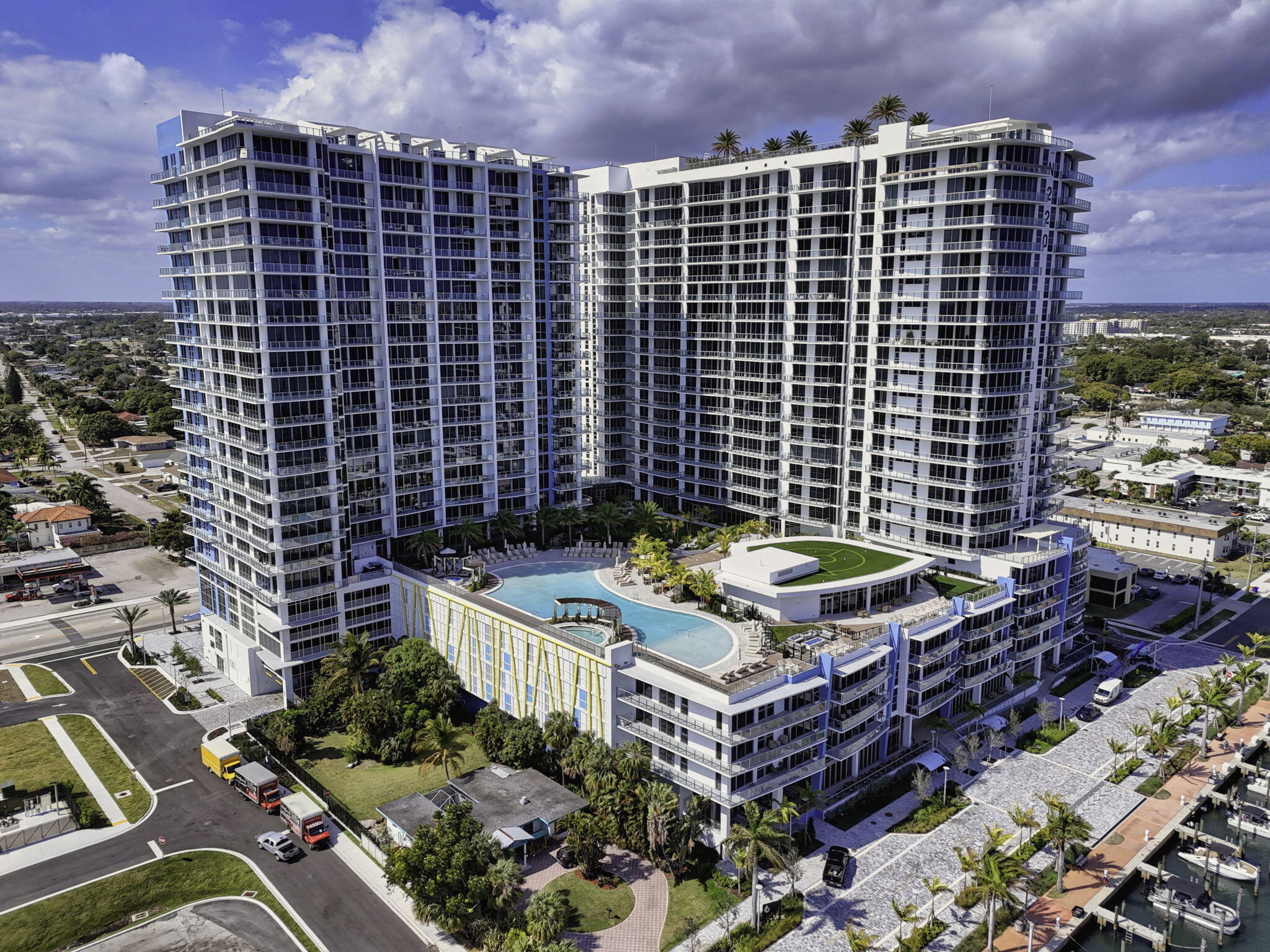 220 Lake Shore Drive 605