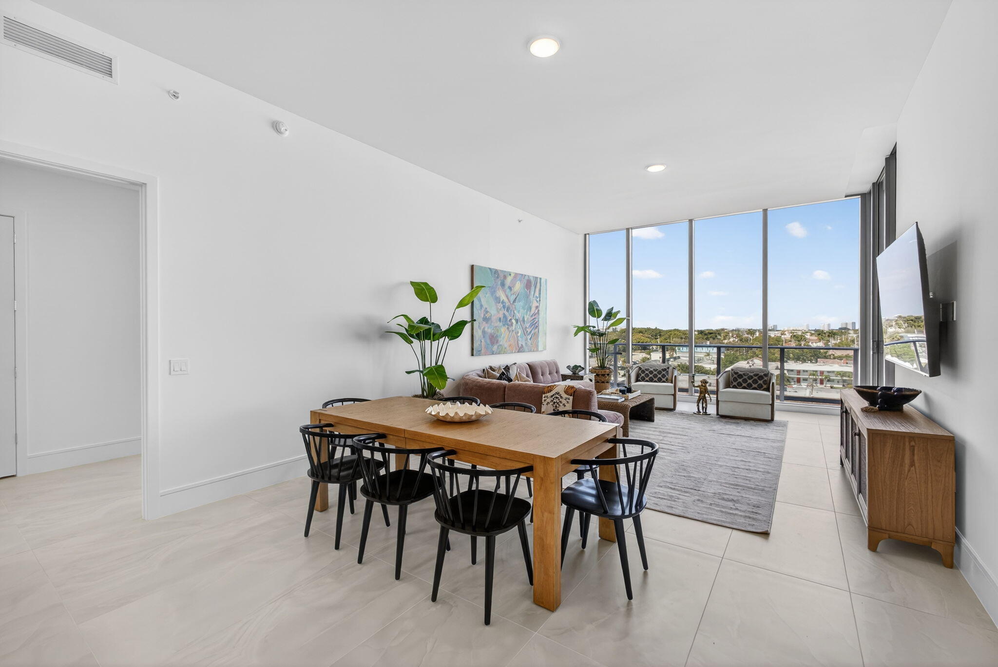220 Lake Shore Drive 605