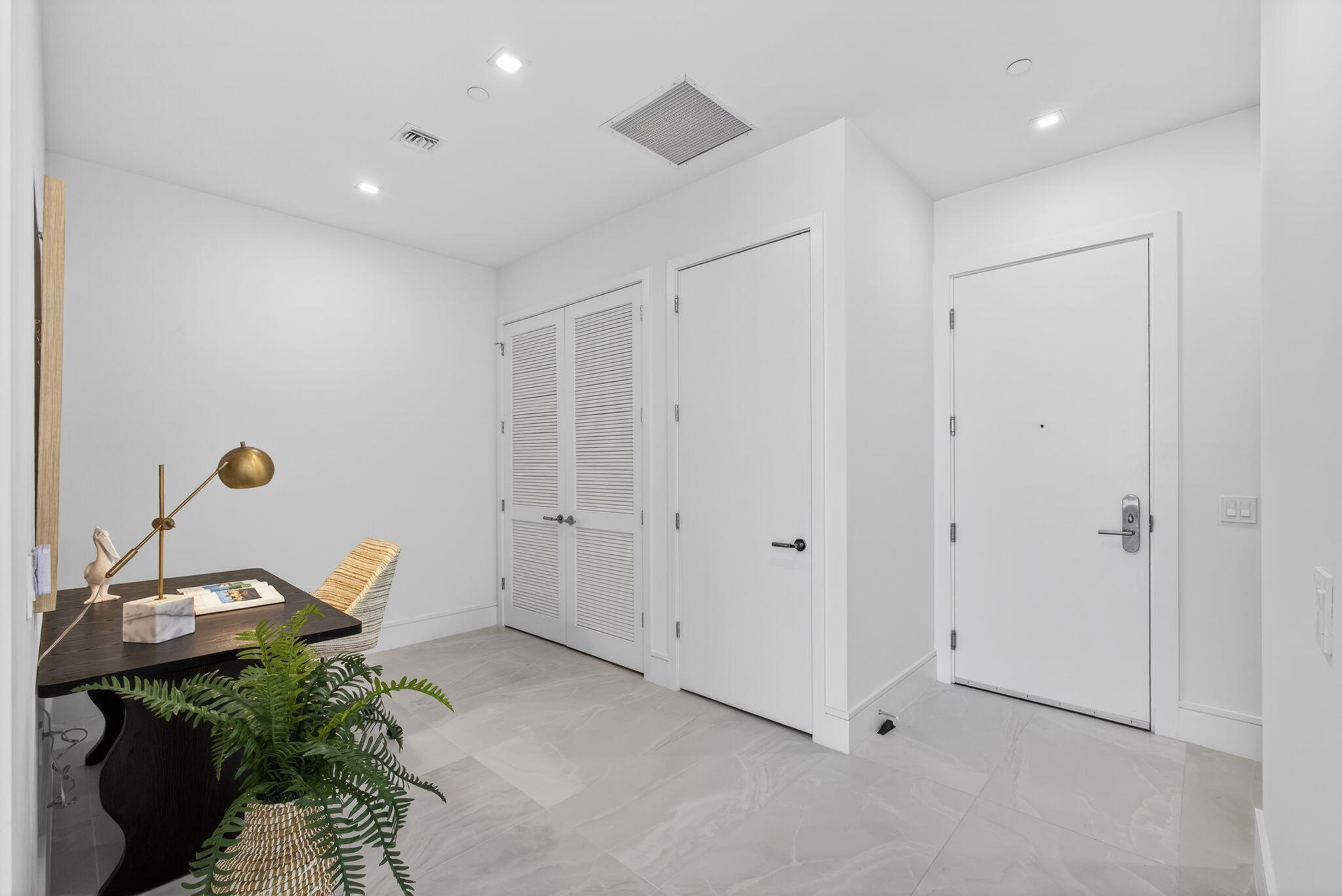220 Lake Shore Drive 605