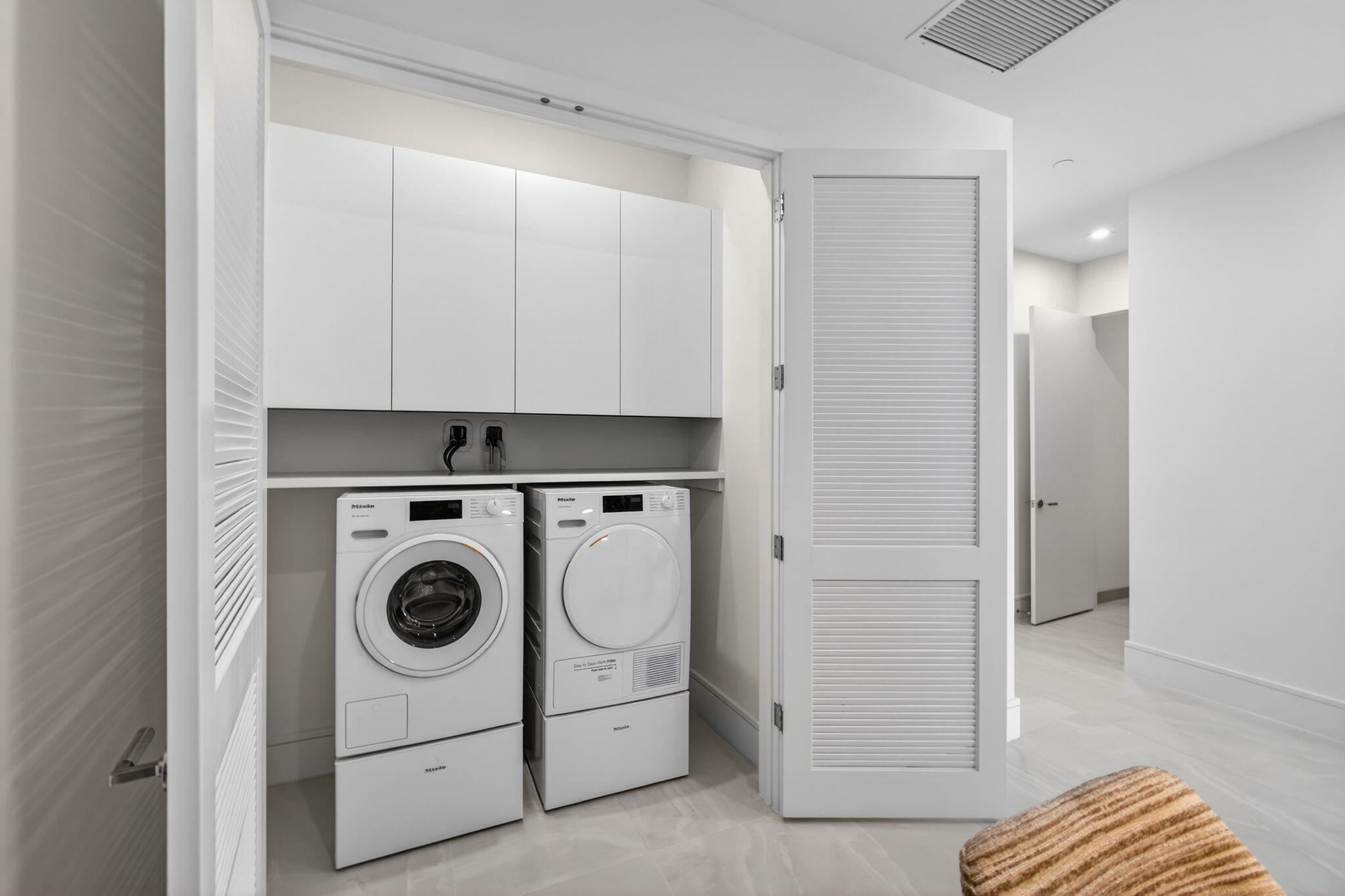 220 Lake Shore Drive 605