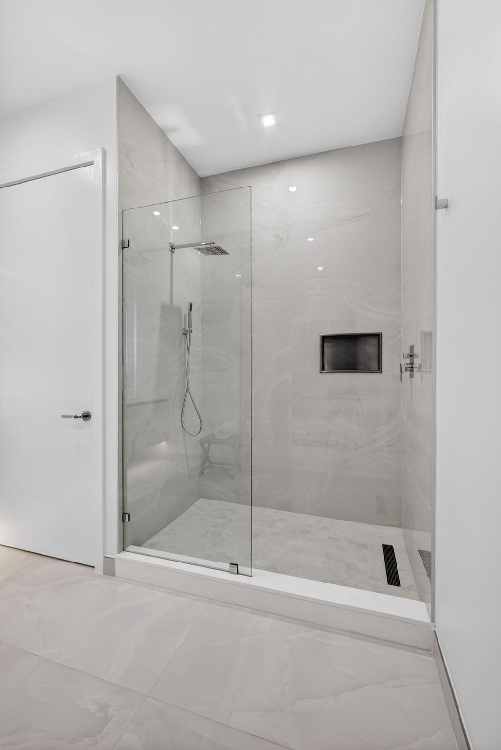 220 Lake Shore Drive 605