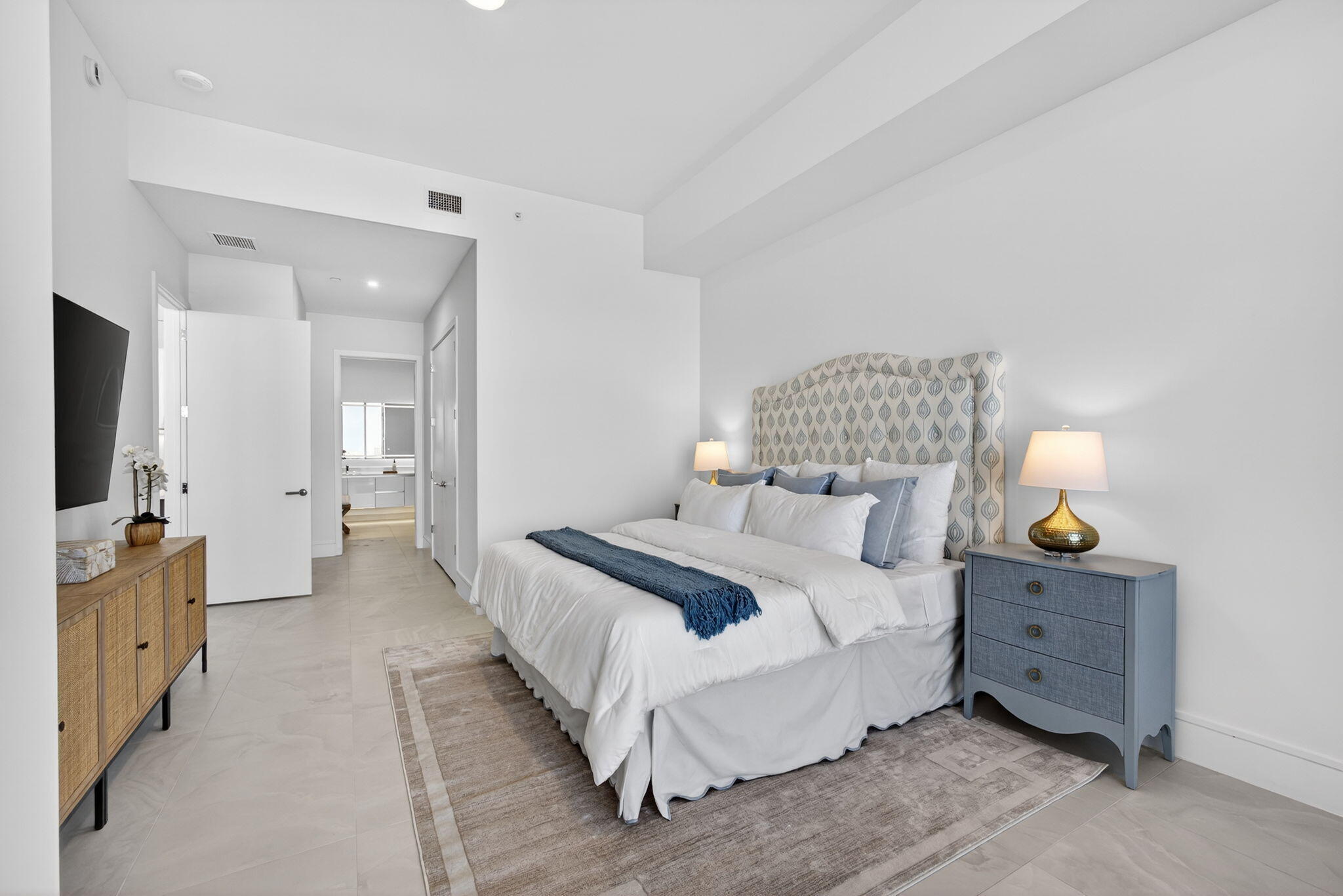 220 Lake Shore Drive 605