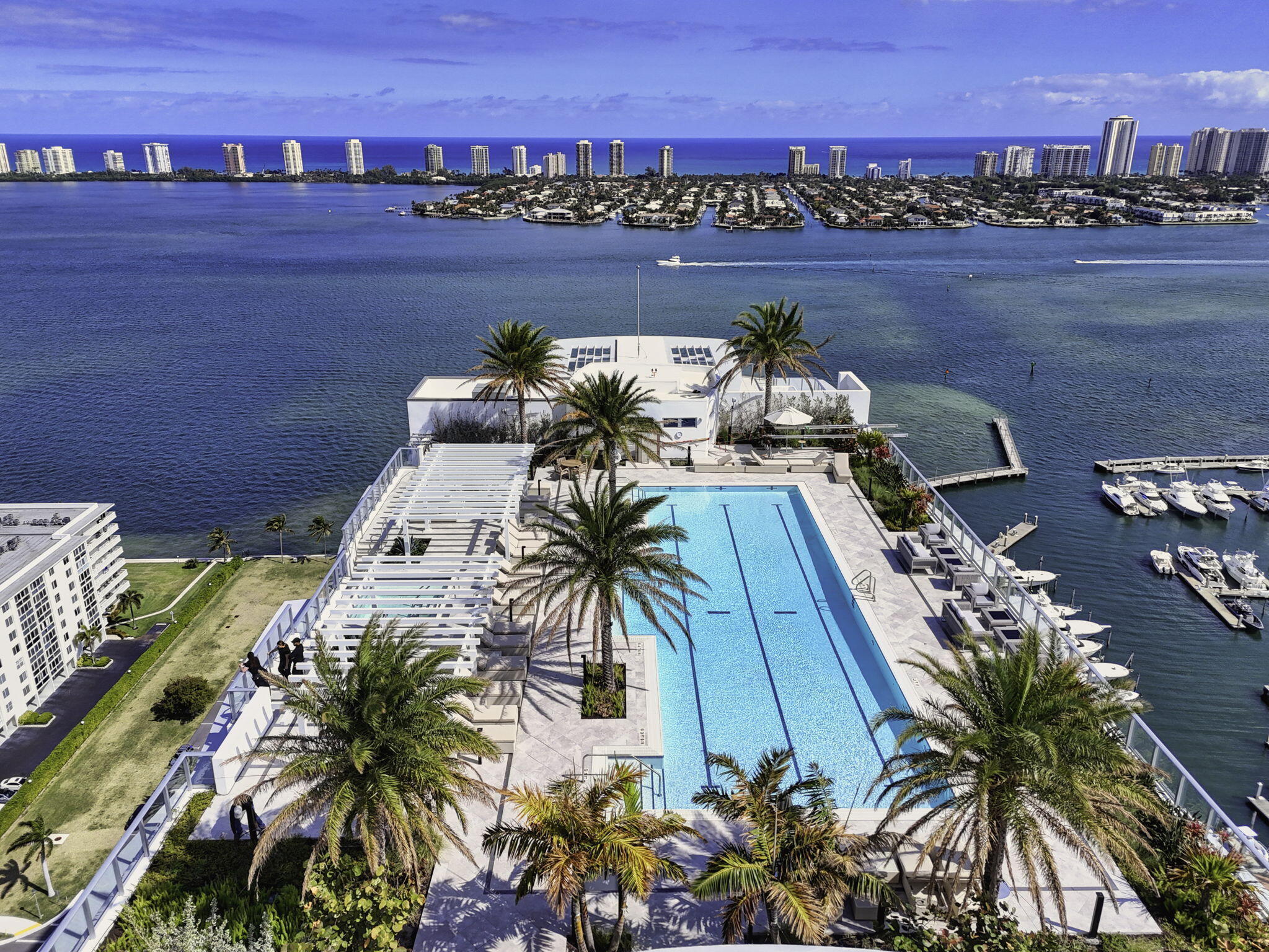 220 Lake Shore Drive 605