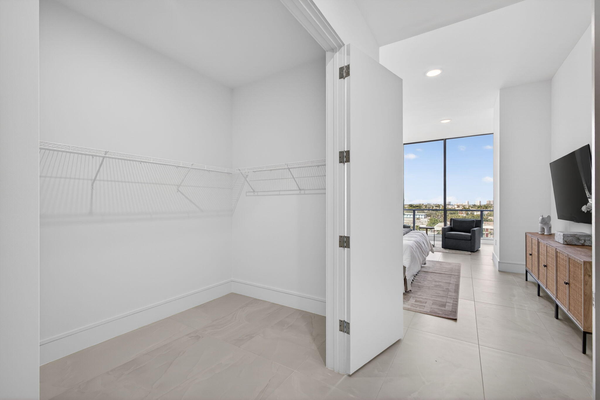 220 Lake Shore Drive 605