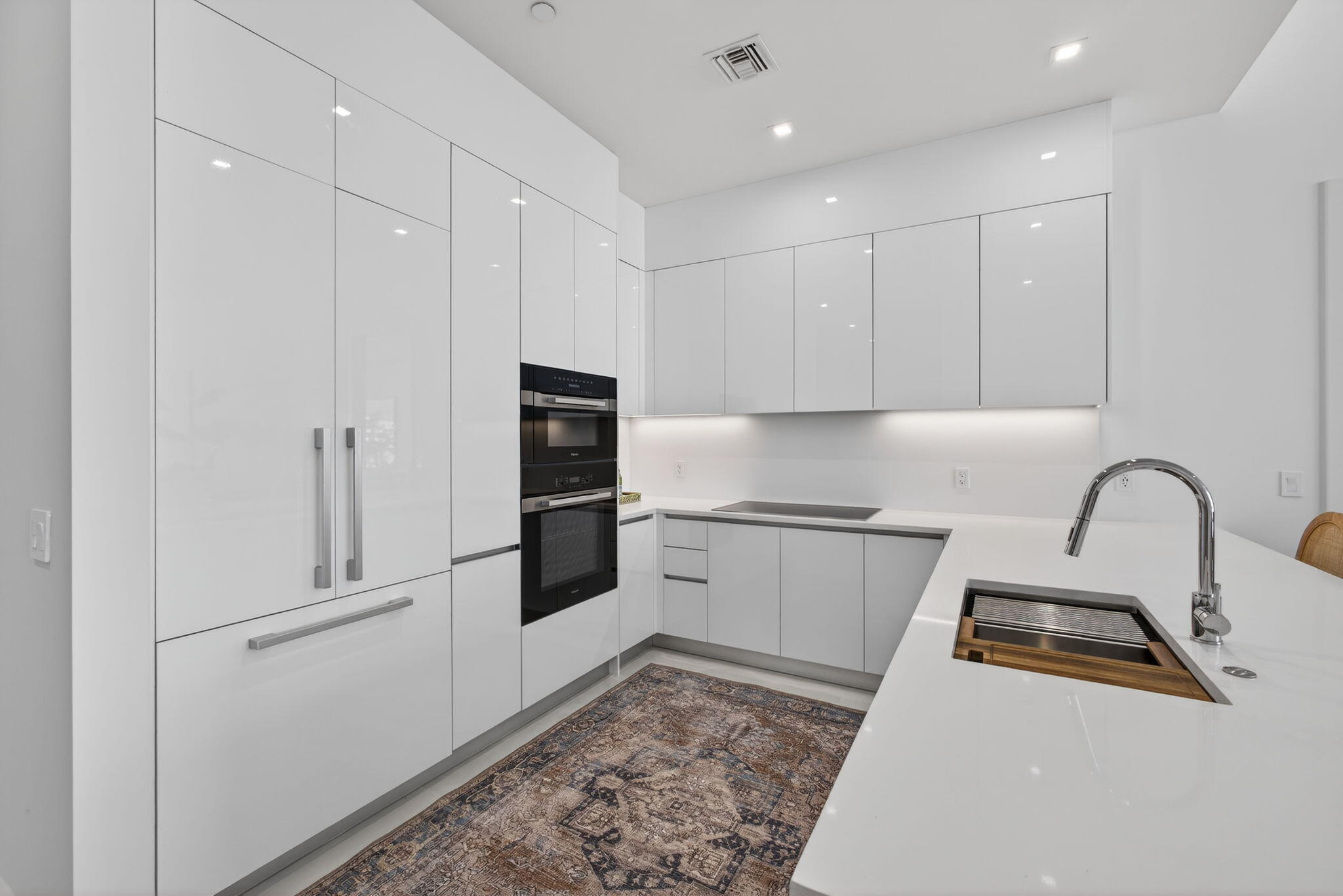 220 Lake Shore Drive 605