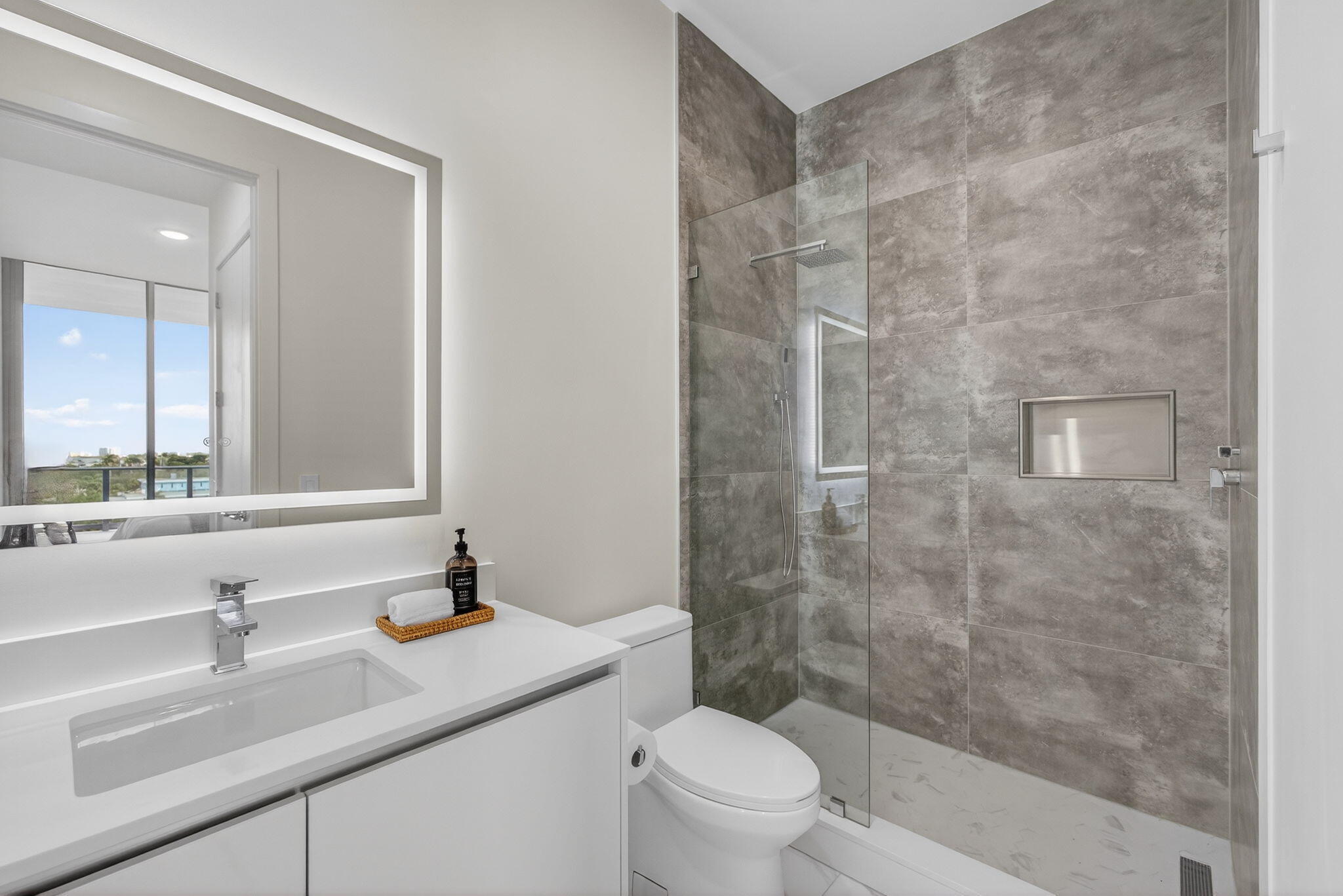 220 Lake Shore Drive 609