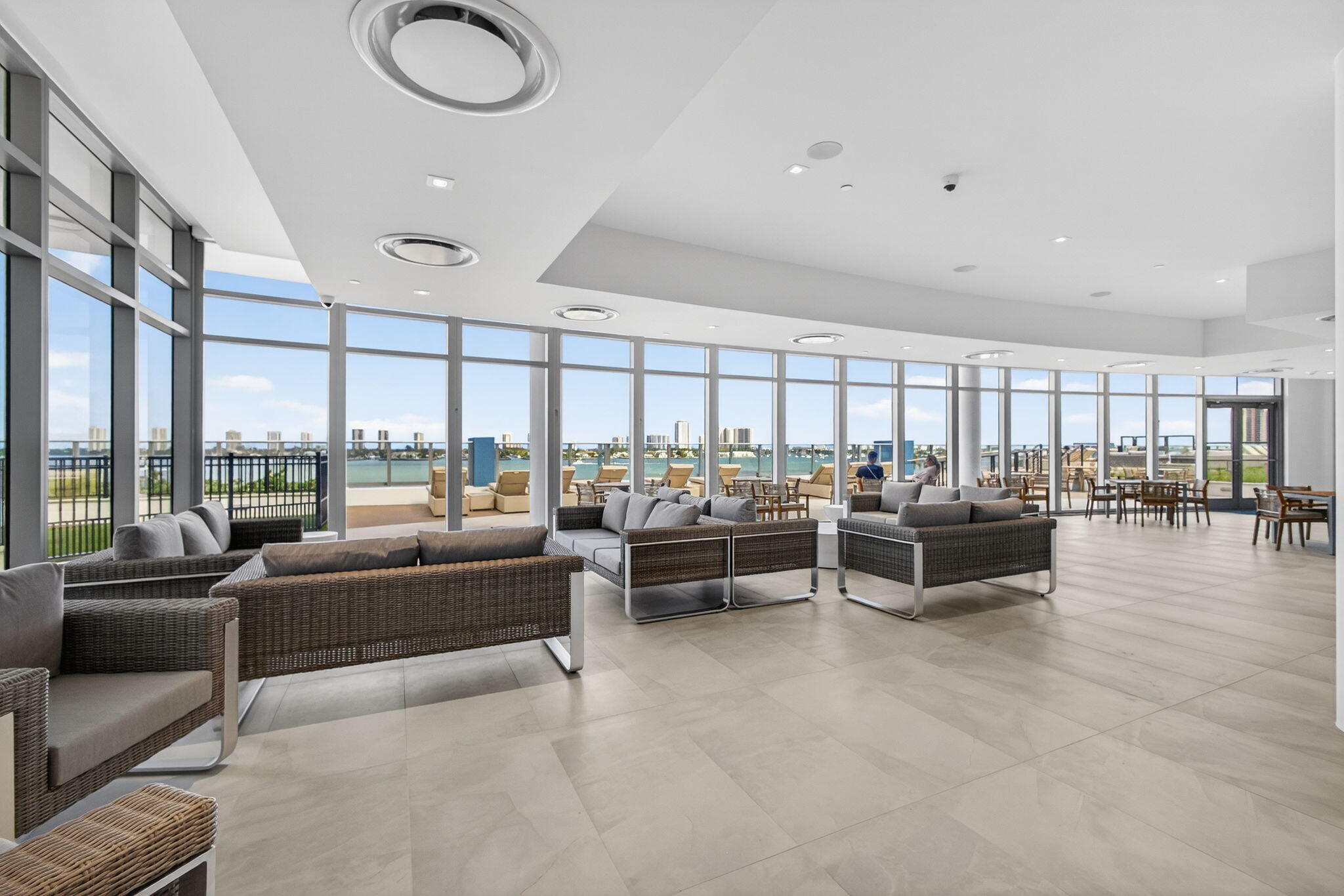 220 Lake Shore Drive 609