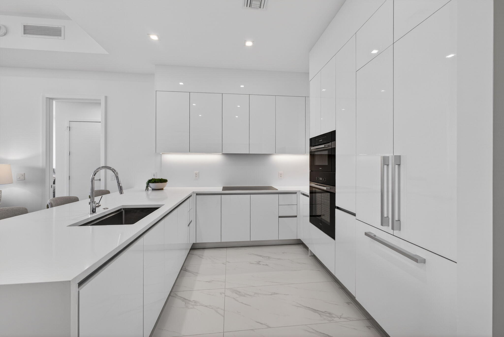 220 Lake Shore Drive 609