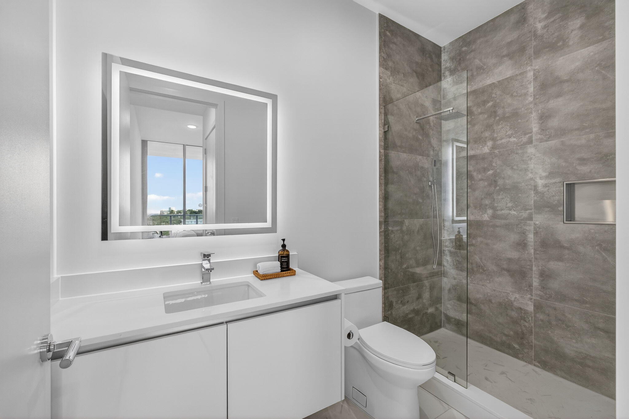 220 Lake Shore Drive 609