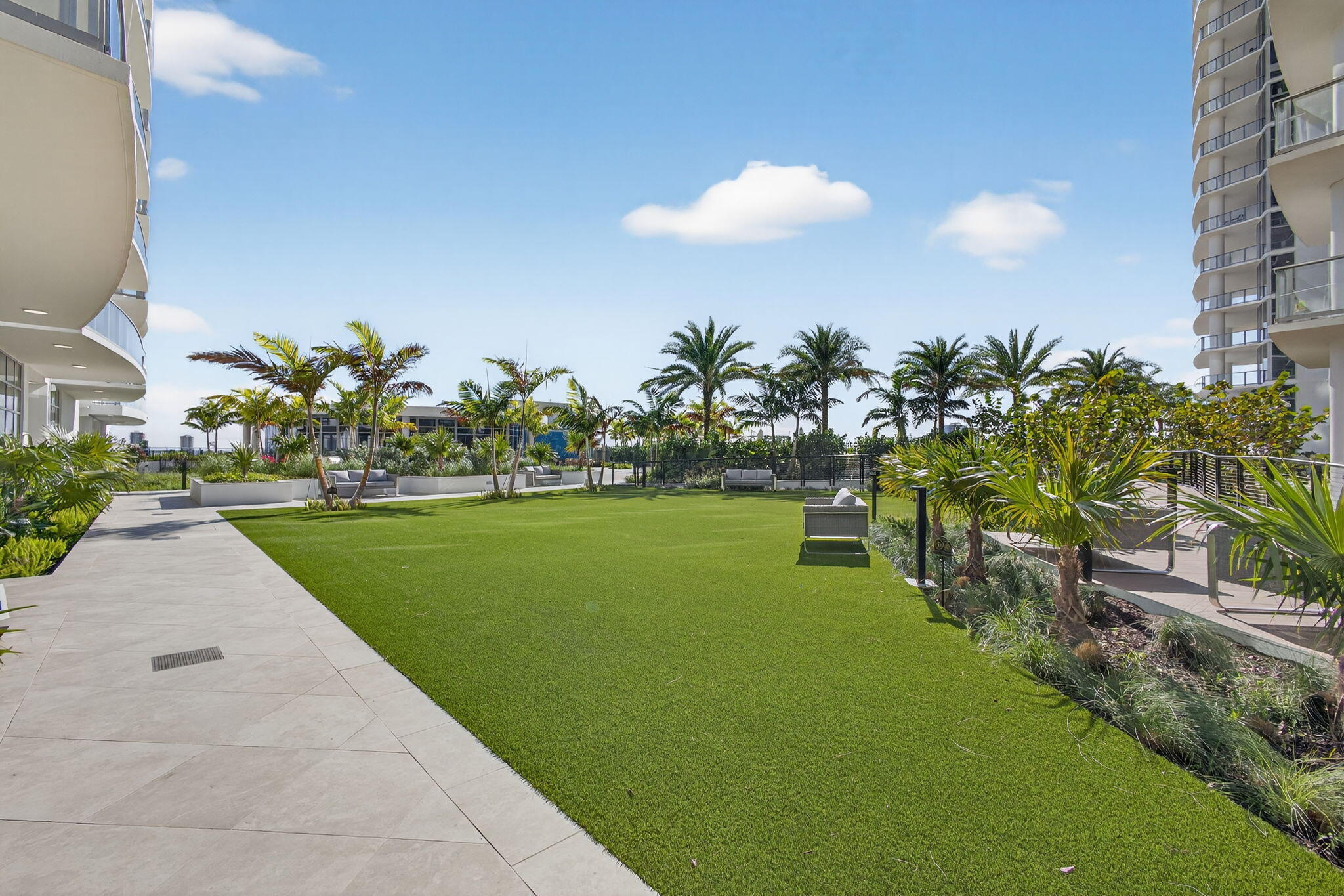 220 Lake Shore Drive 609
