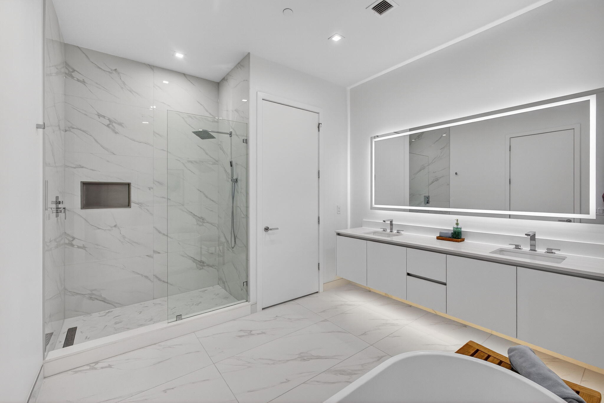 220 Lake Shore Drive 609
