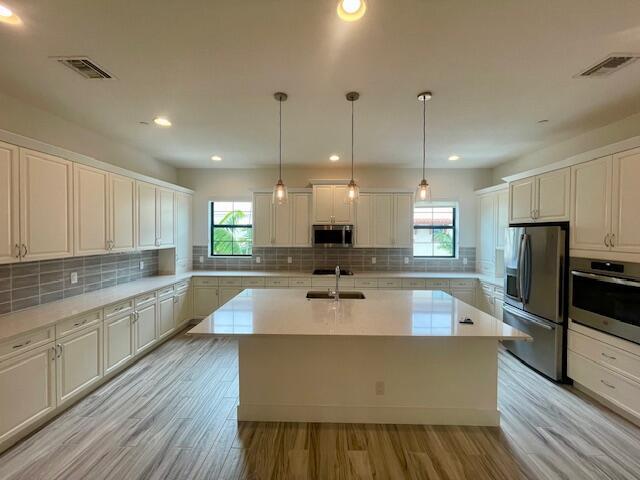 8074 Hobbes Way