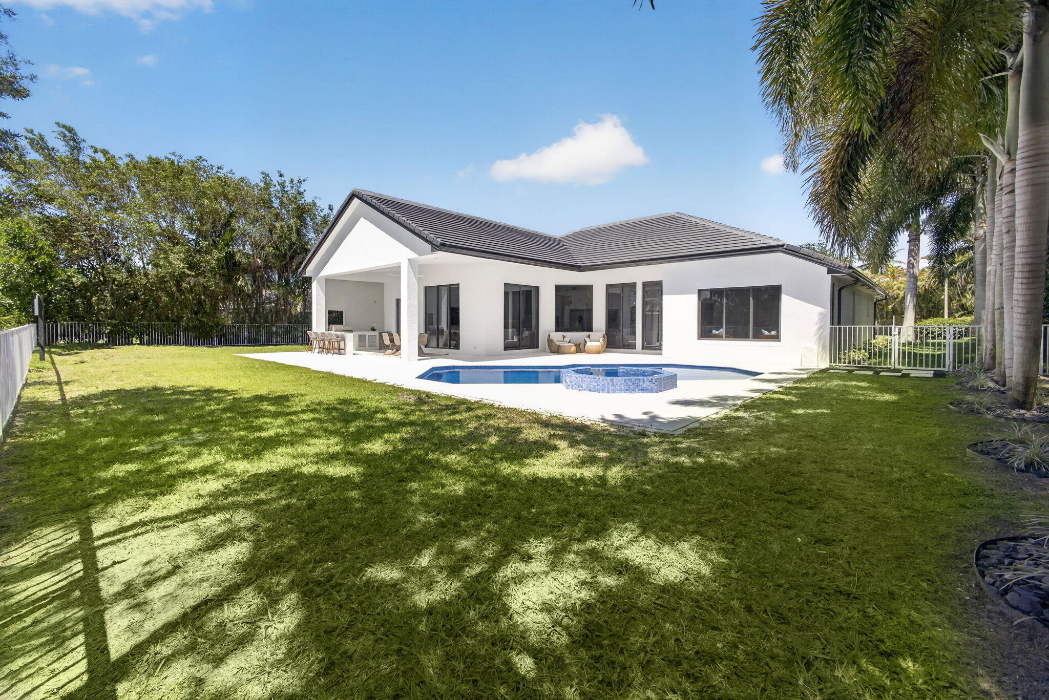 2725 Seneca Circle